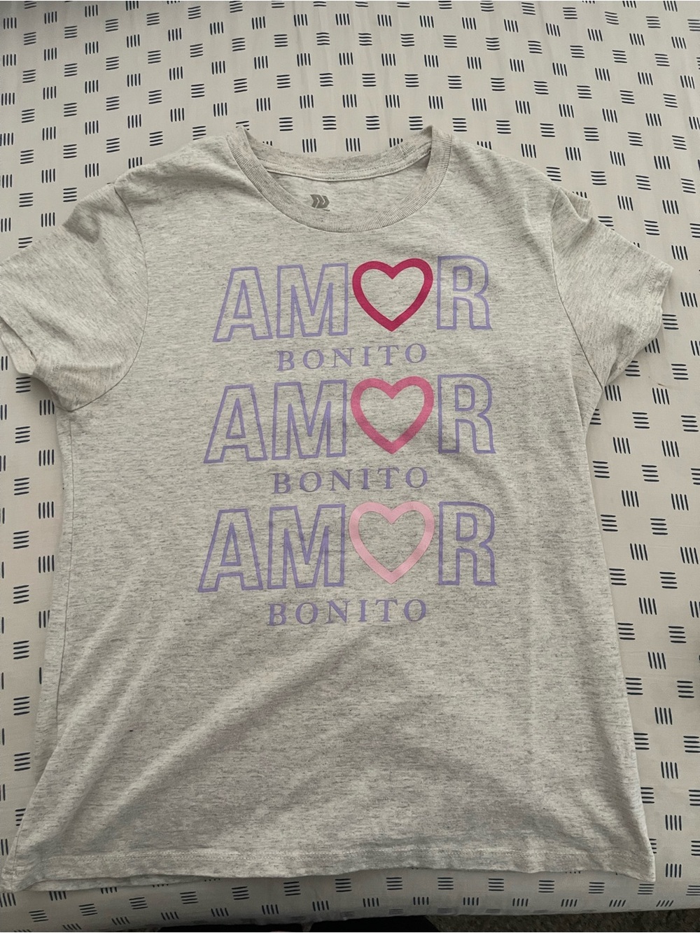 Amor Bonito Graphic Short Sleeve Tee - Light Gray with Pink & Purple Hearts